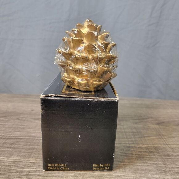 Gold Pinecone Candle Set - Picture 4 of 6